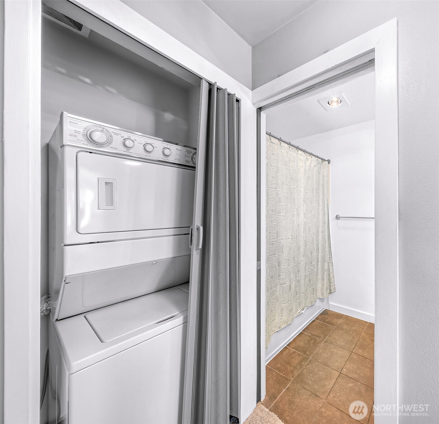 655 Crockett Street, Unit B304 Seattle, WA 98109 - Photo 17 of 32