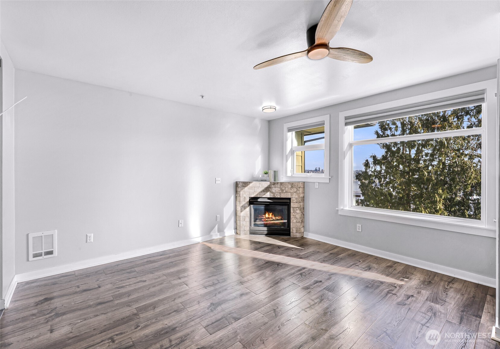 655 Crockett Street, Unit B304 Seattle, WA 98109 - Photo 2 of 32