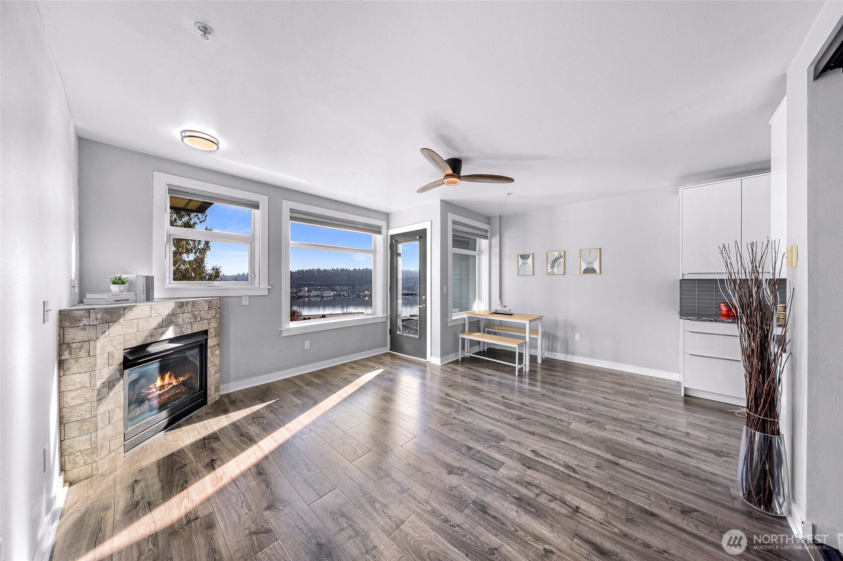 655 Crockett Street, Unit B304 Seattle, WA 98109 - Photo 3 of 32