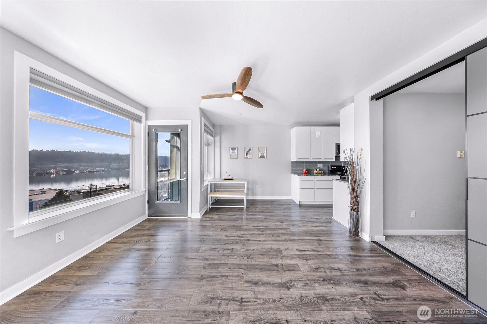 655 Crockett Street, Unit B304 Seattle, WA 98109 - Photo 4 of 32