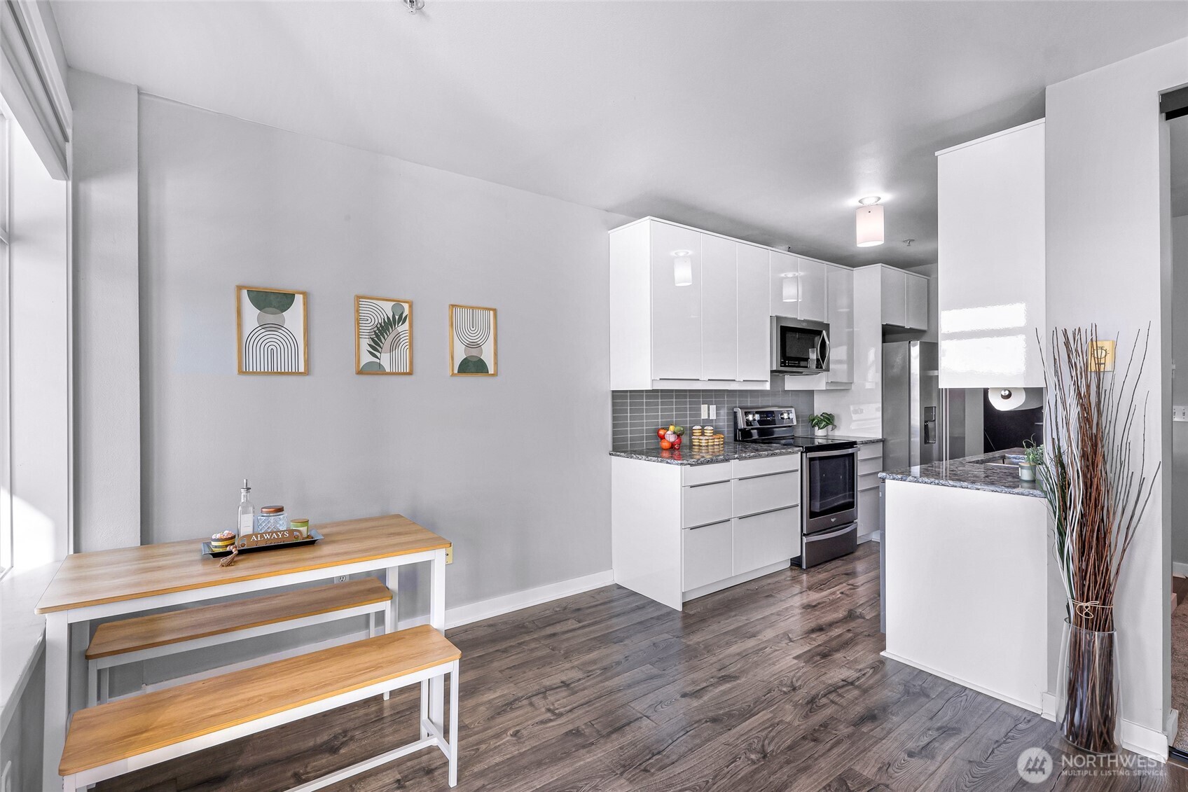 655 Crockett Street, Unit B304 Seattle, WA 98109 - Photo 7 of 32