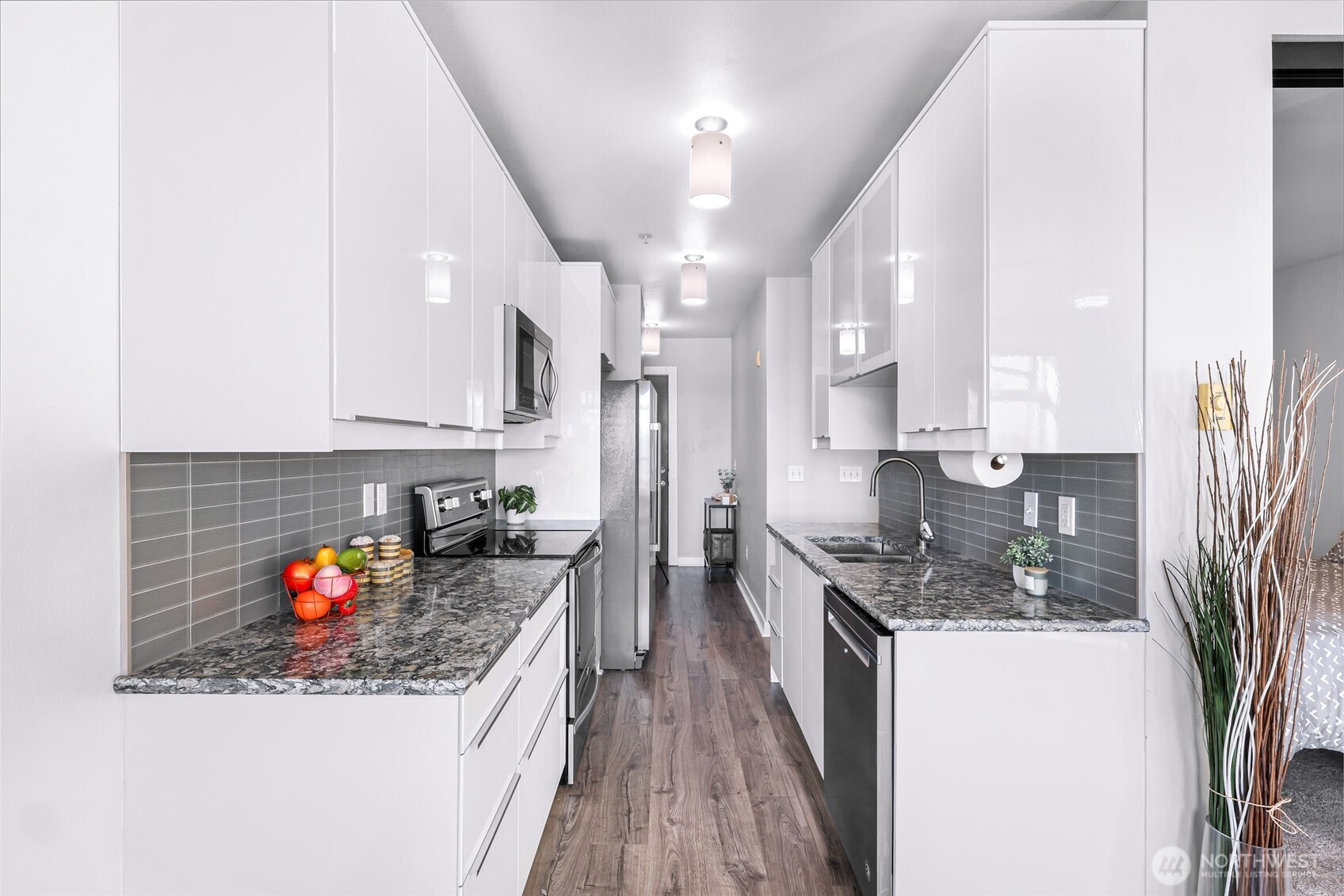 655 Crockett Street, Unit B304 Seattle, WA 98109 - Photo 10 of 32