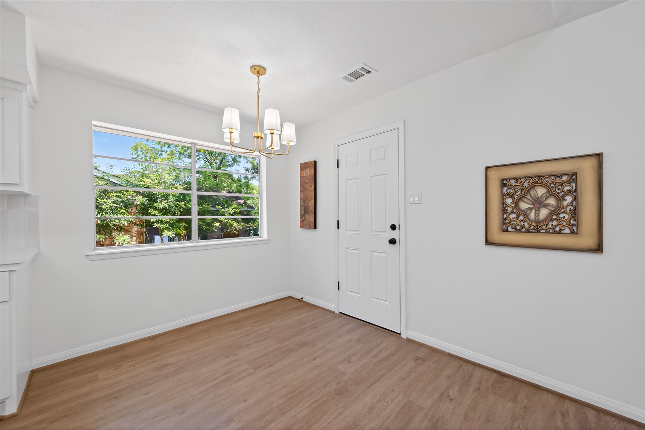 503 Allison Street Conroe, TX 77303 - Photo 10 of 34 Bright and spacious breakfast nook.