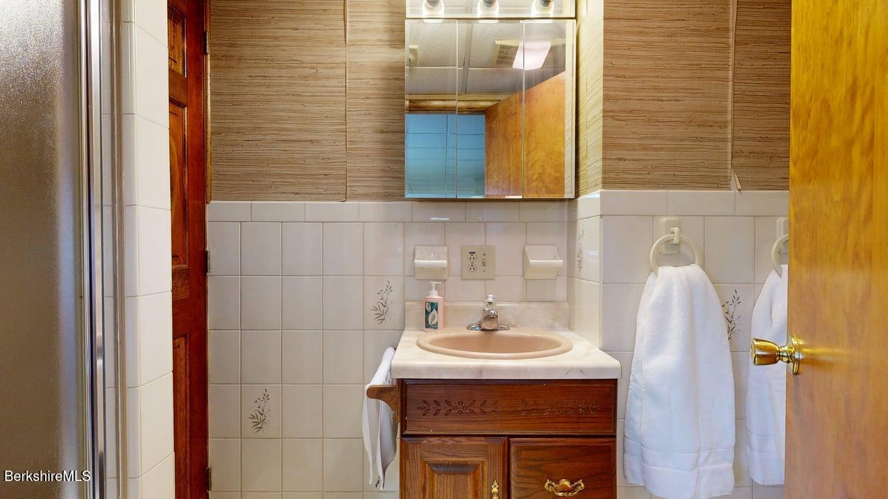 612 East New Lenox Road Pittsfield, MA 01201 - Photo 35 of 43 Inlaw Bath 1