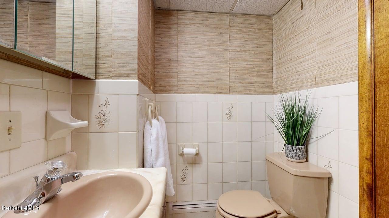 612 East New Lenox Road Pittsfield, MA 01201 - Photo 36 of 43 inlaw bath 2