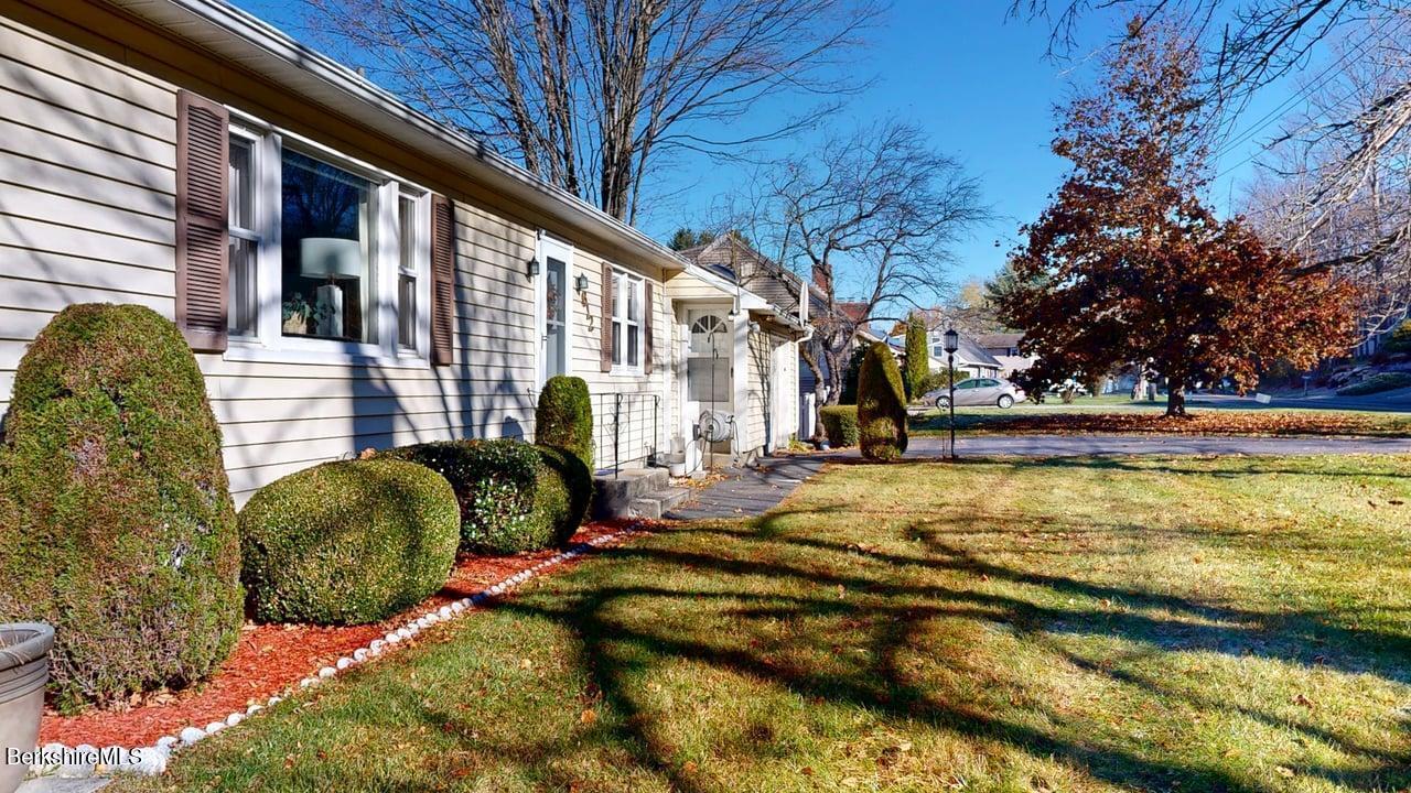 612 East New Lenox Road Pittsfield, MA 01201 - Photo 4 of 43 Front 12