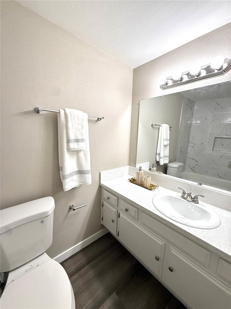 44251 Raysack Avenue Lancaster, CA 93535 - Photo 22 of 24 Bathroom