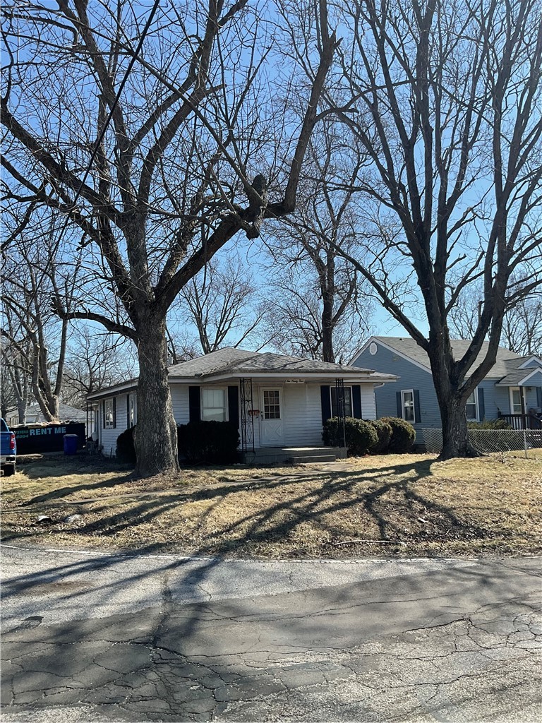 1094 North Westlawn Avenue Decatur, IL 62522 - Photo 4 of 15