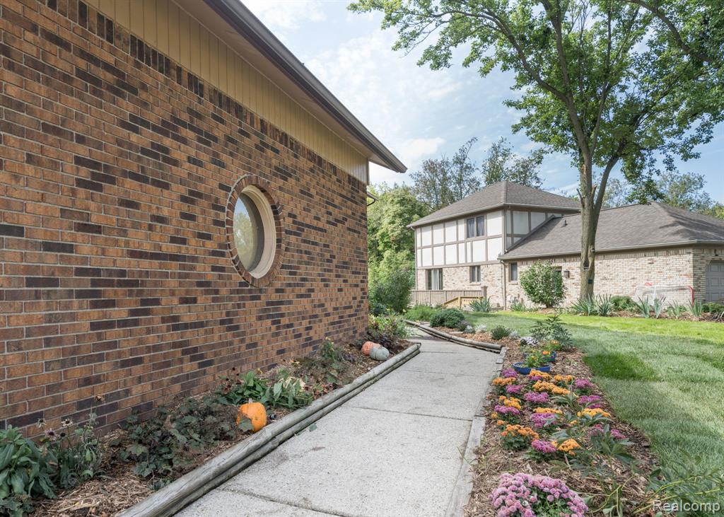 2509 Munster Road Rochester Hills, MI 48309 - Photo 6 of 44 Gallery Image 6