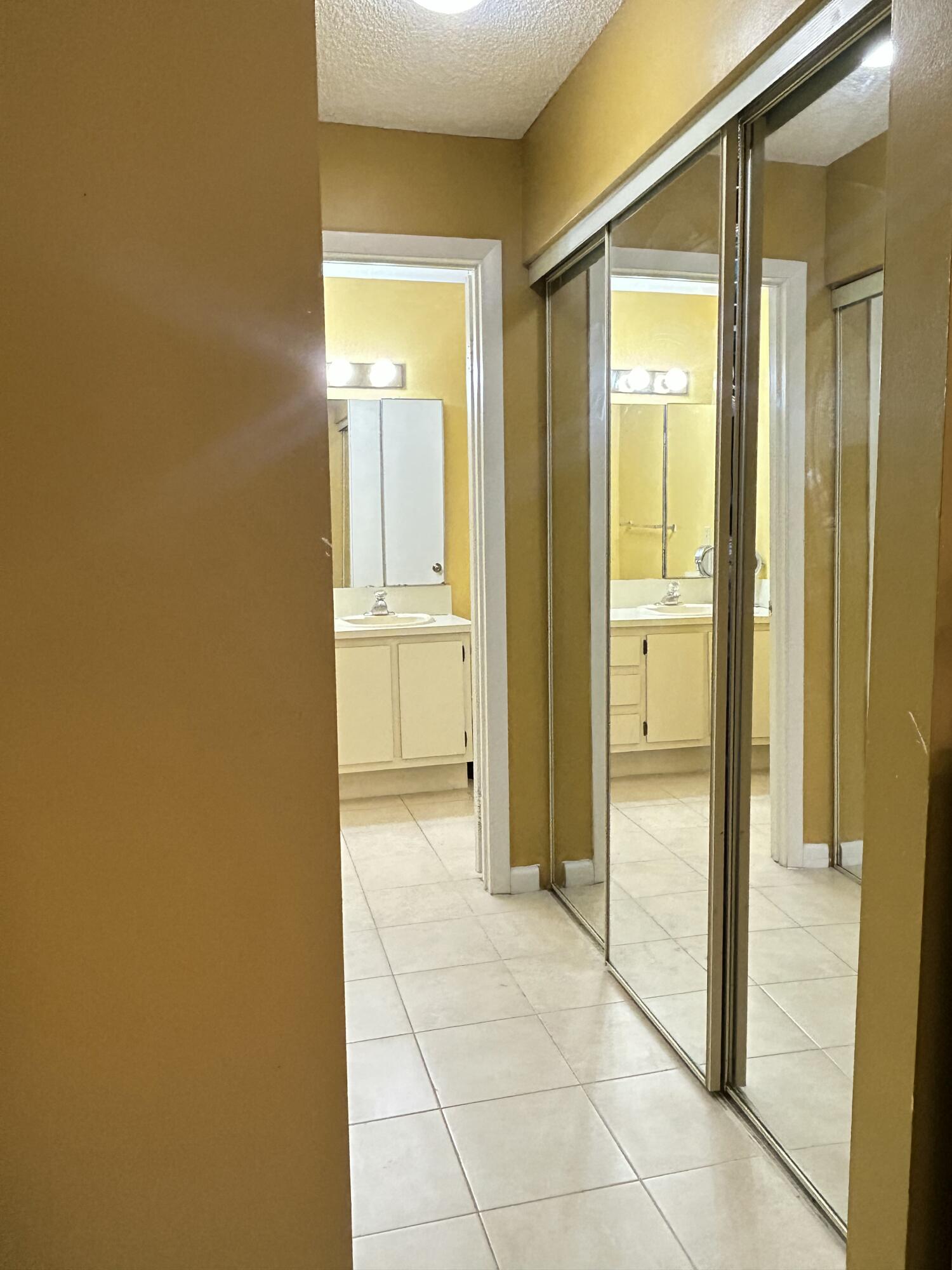391 Springdale Circle Palm Springs, FL 33461 - Photo 17 of 22 38A42F04-FF1F-4FAE-AC8A-B10EC7ADE37E