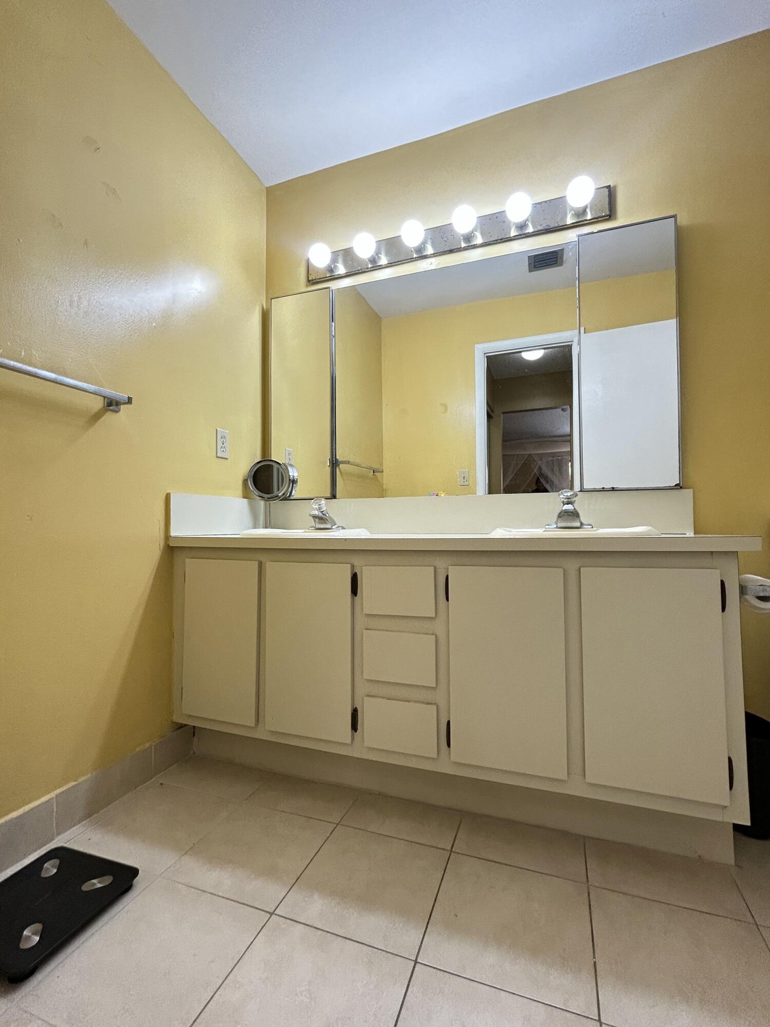 391 Springdale Circle Palm Springs, FL 33461 - Photo 19 of 22 B2F2D949-30CE-4F29-98BB-94D505FF2388