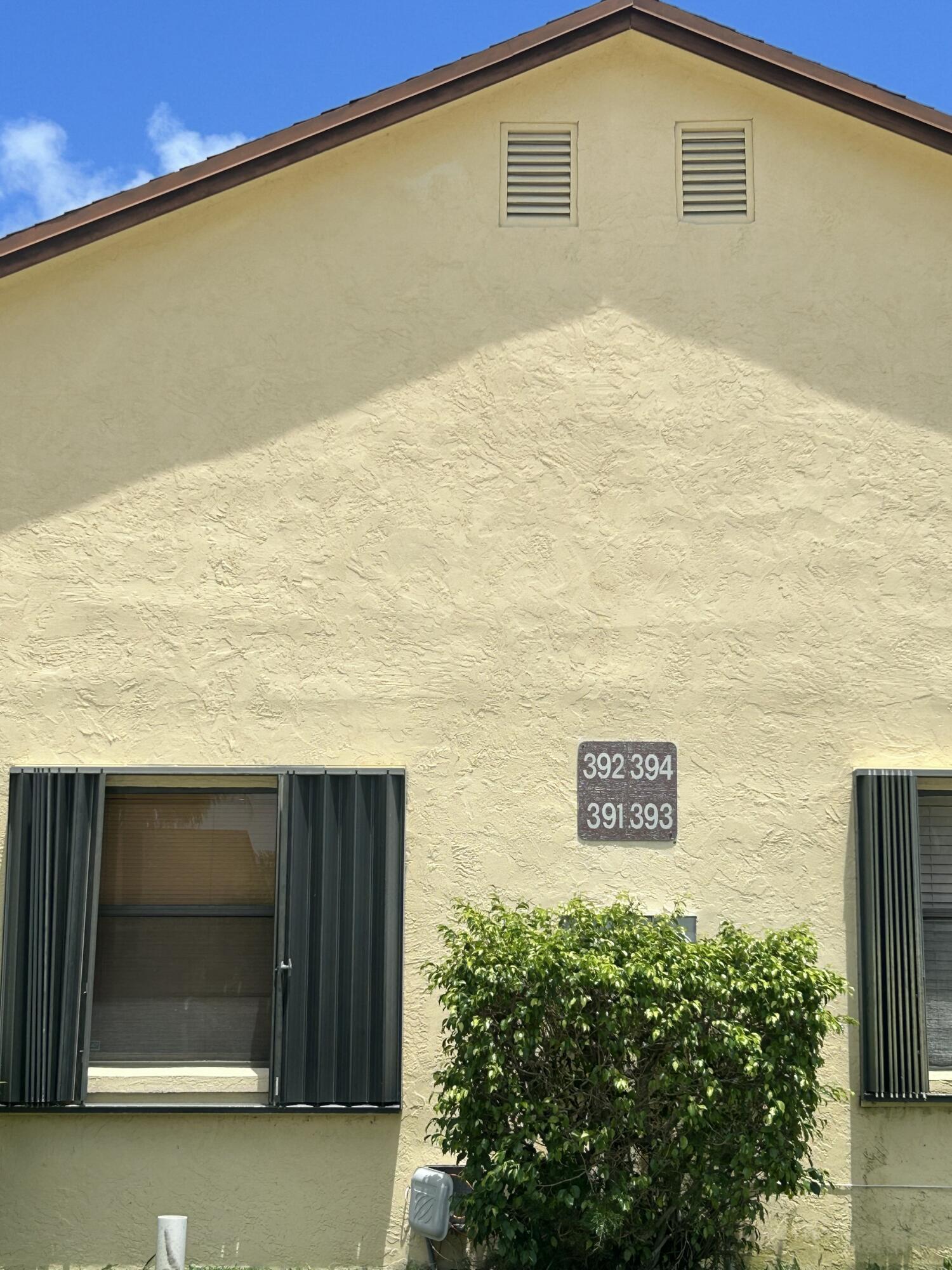 391 Springdale Circle Palm Springs, FL 33461 - Photo 2 of 22 98AC3D88-EA2F-4F7C-B900-CB637B589552