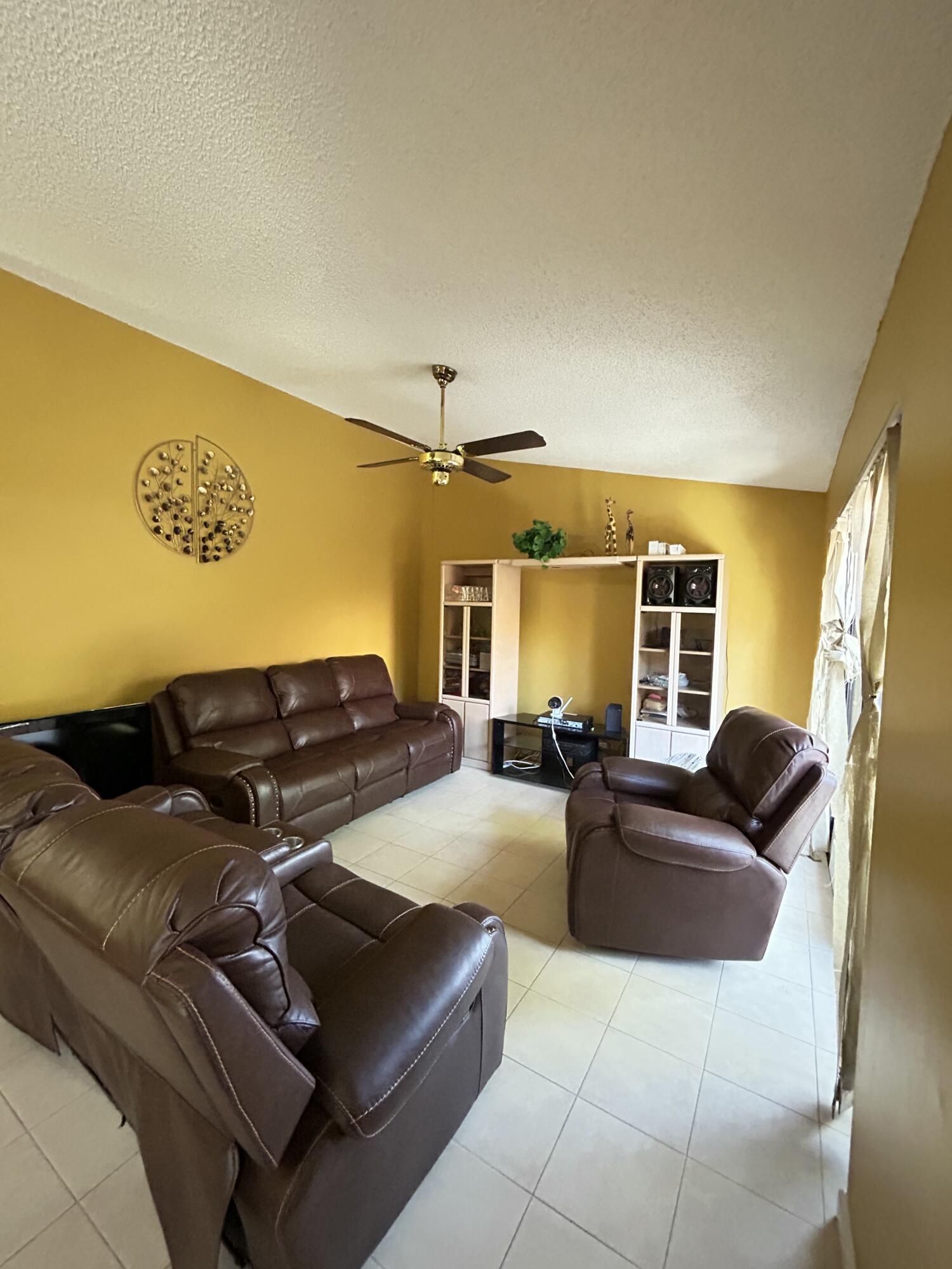 391 Springdale Circle Palm Springs, FL 33461 - Photo 5 of 22 D21F92B9-8C0D-41BD-9370-FB8EEBC8E108