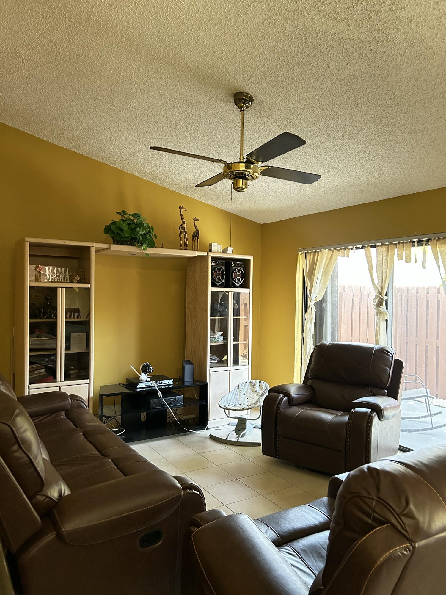 391 Springdale Circle Palm Springs, FL 33461 - Photo 6 of 22 BA0DCF70-6AEF-4588-82FF-0A5F6BFD9EC7