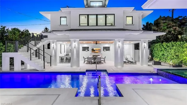 $15,000 | 739 5th Avenue North, Naples, FL 34102