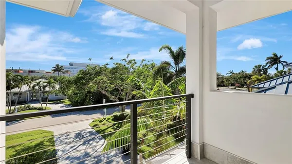 a view of entryway and hall