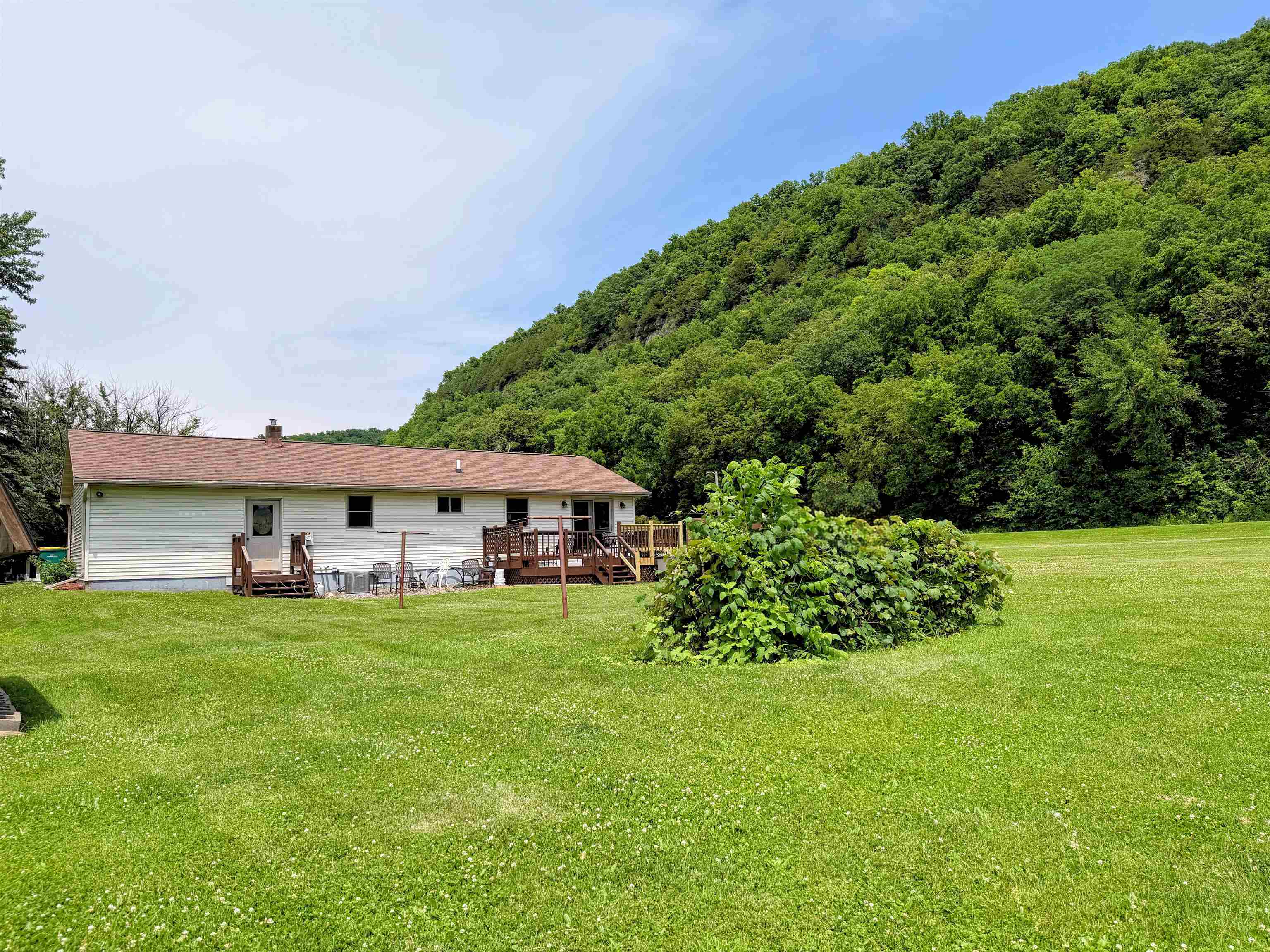 63823 Meadow Lane Prairie du Chien, WI 53821 - Photo 2 of 29