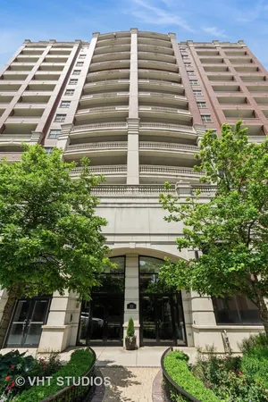 $3,495 | 828 West Grace Street, Unit 1304, Chicago, IL 60613