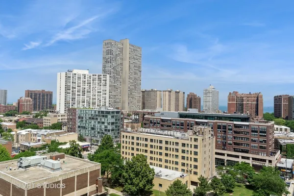 $3,495 | 828 West Grace Street, Unit 1304, Chicago, IL 60613