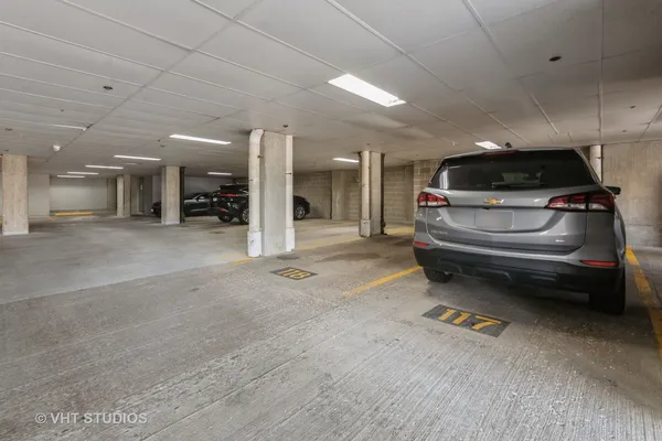 $3,495 | 828 West Grace Street, Unit 1304, Chicago, IL 60613