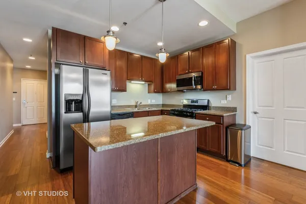 $3,495 | 828 West Grace Street, Unit 1304, Chicago, IL 60613