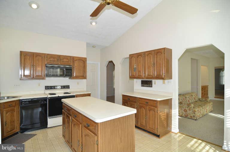 31 Bryants Nursery Road Silver Spring, MD 20905 - Photo 11 of 28 Kitchen