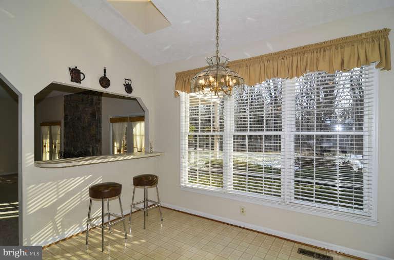 31 Bryants Nursery Road Silver Spring, MD 20905 - Photo 12 of 28 Breakfast Area
