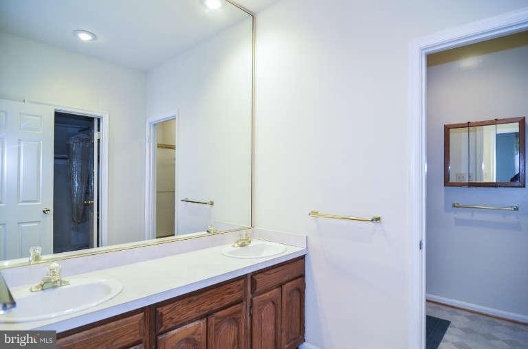 31 Bryants Nursery Road Silver Spring, MD 20905 - Photo 16 of 28 Bath (Master)