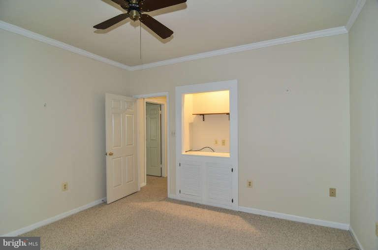 31 Bryants Nursery Road Silver Spring, MD 20905 - Photo 17 of 28 Living Room