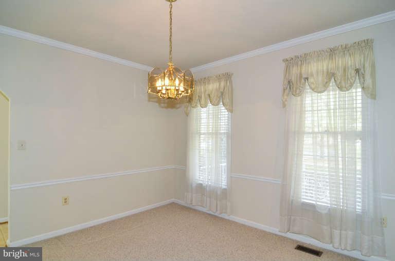 31 Bryants Nursery Road Silver Spring, MD 20905 - Photo 4 of 28 Dining Room