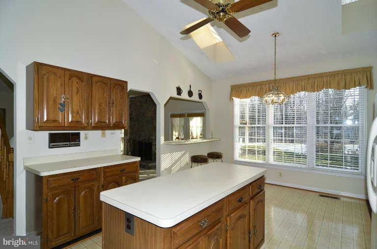 31 Bryants Nursery Road Silver Spring, MD 20905 - Photo 9 of 28 Kitchen