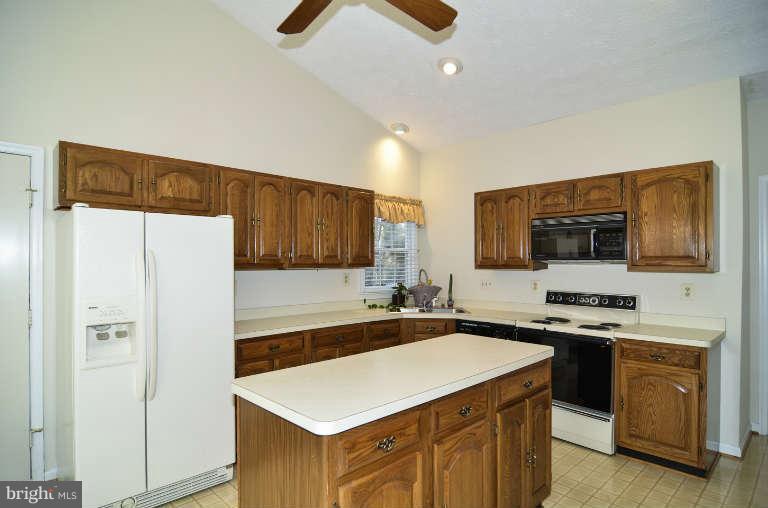 31 Bryants Nursery Road Silver Spring, MD 20905 - Photo 10 of 28 Kitchen