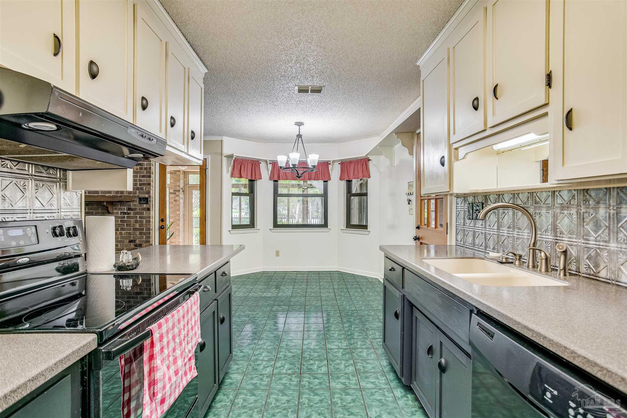 1205 Palisade Road Pensacola, FL 32504 - Photo 17 of 37 Gallery Image 17