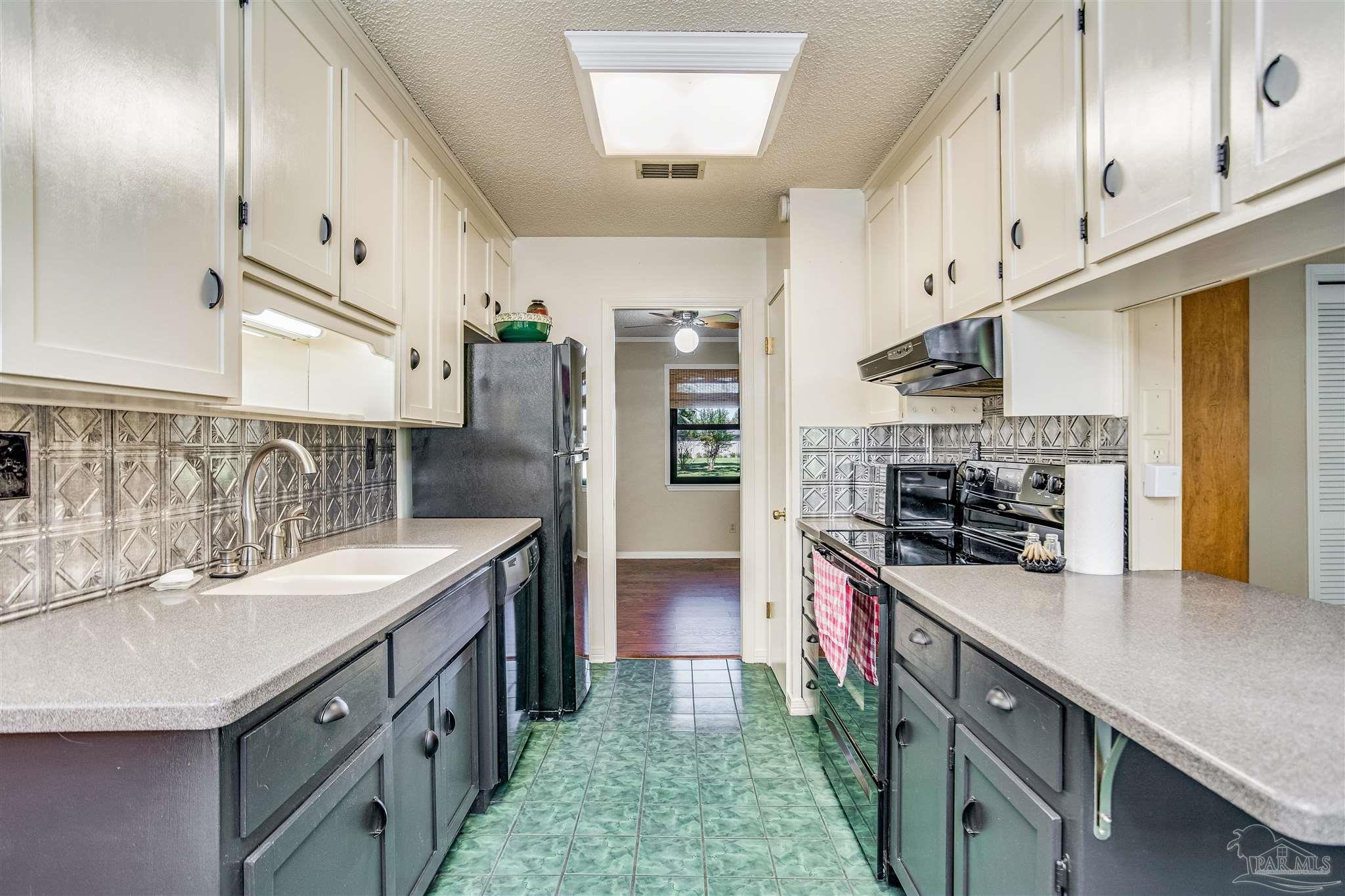 1205 Palisade Road Pensacola, FL 32504 - Photo 18 of 37 Gallery Image 18