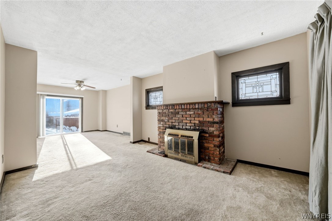 65 Hammerschmidt Avenue Buffalo, NY 14210 - Photo 6 of 30 Livingroom