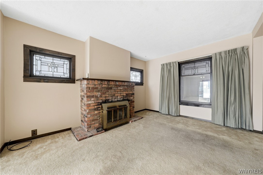 65 Hammerschmidt Avenue Buffalo, NY 14210 - Photo 7 of 30 Livingroom