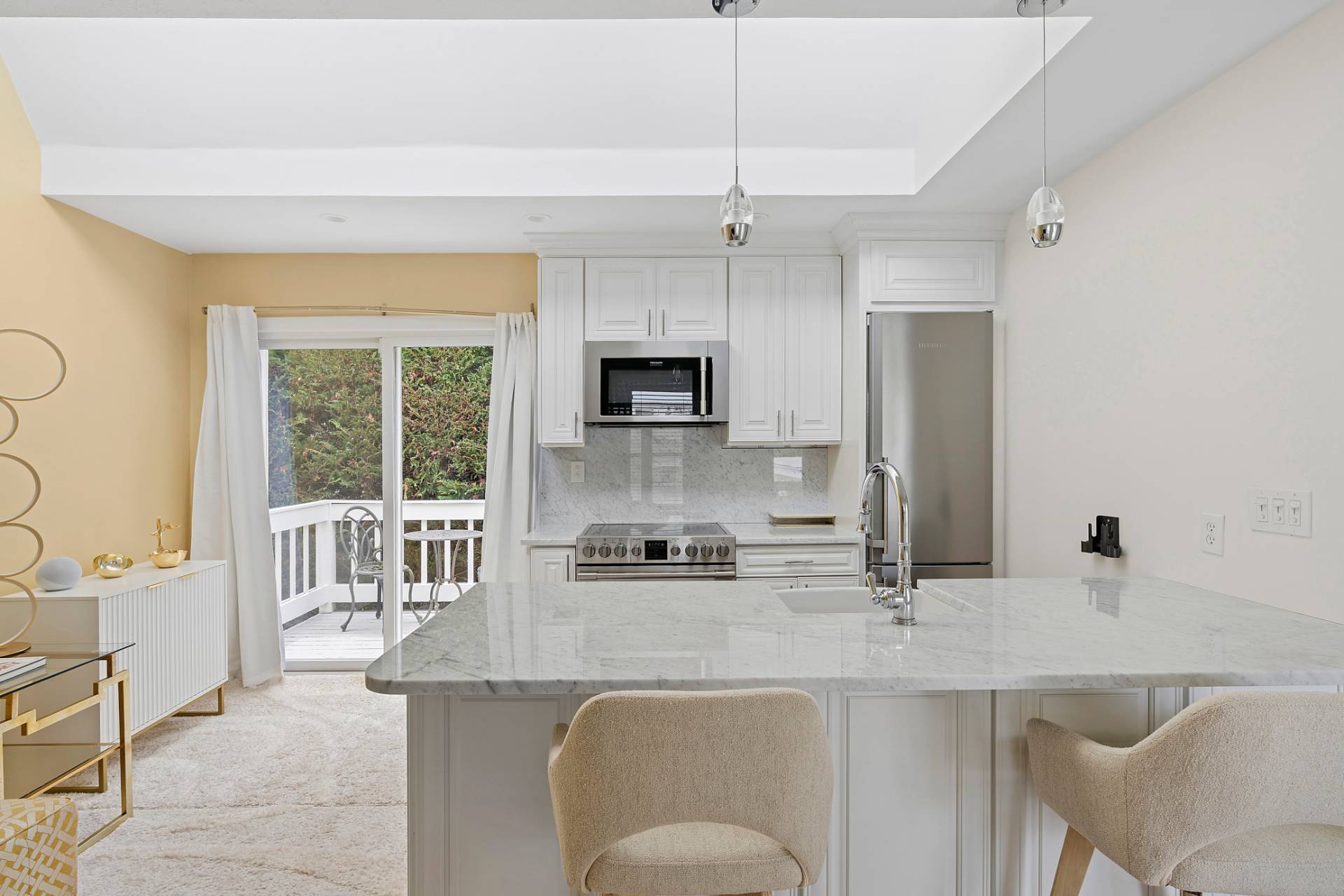 30 Little Neck Road, Unit 21 Southampton, NY 11968 - Photo 7 of 10
