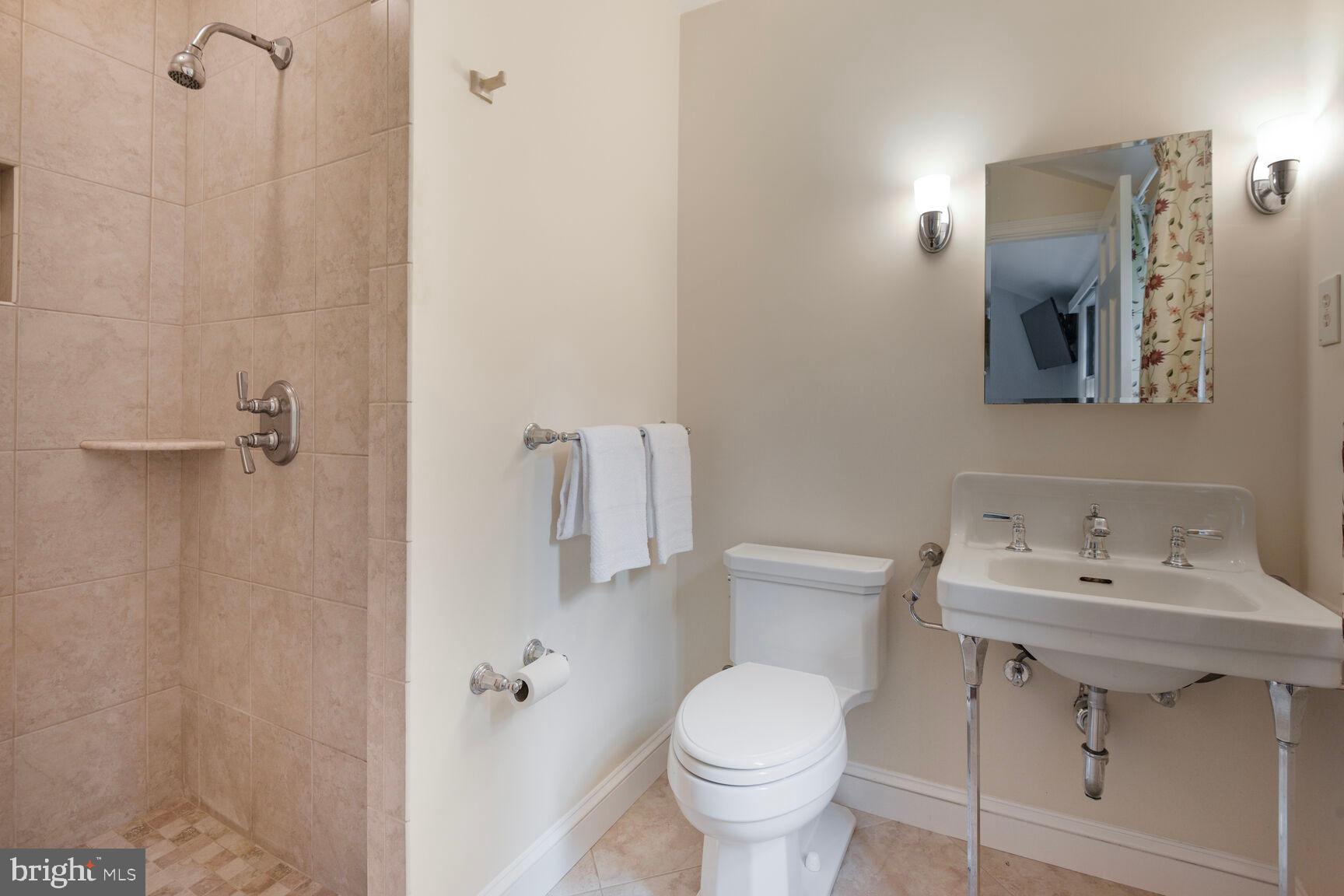 1200 Highland Drive Silver Spring, MD 20910 - Photo 22 of 39 Primary bath