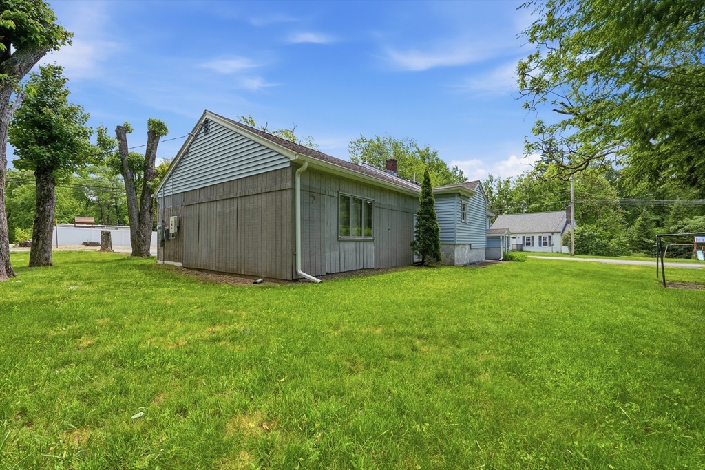 297 Whalom Road Lunenburg, MA 01462 - Photo 3 of 42