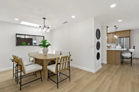 a view of livingroom with dining area