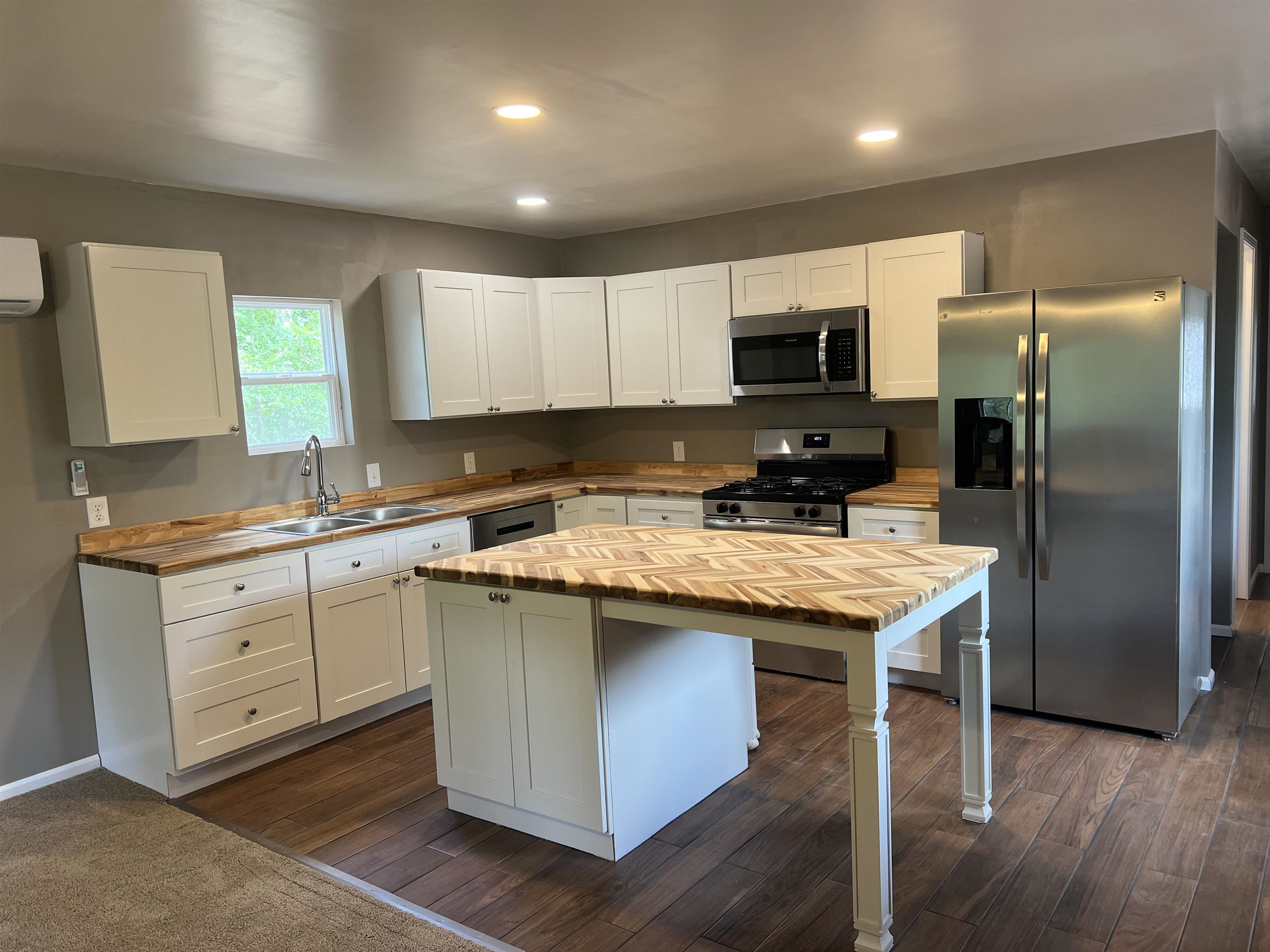 1525 Bullman Road Finger, TN 38334 - Photo 7 of 24 a kitchen with granite countertop a sink stove and refrigerator