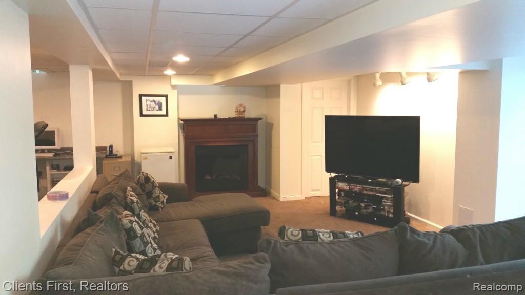 15668 Riverside Street Livonia, MI 48154 - Photo 29 of 33 Gallery Image 29