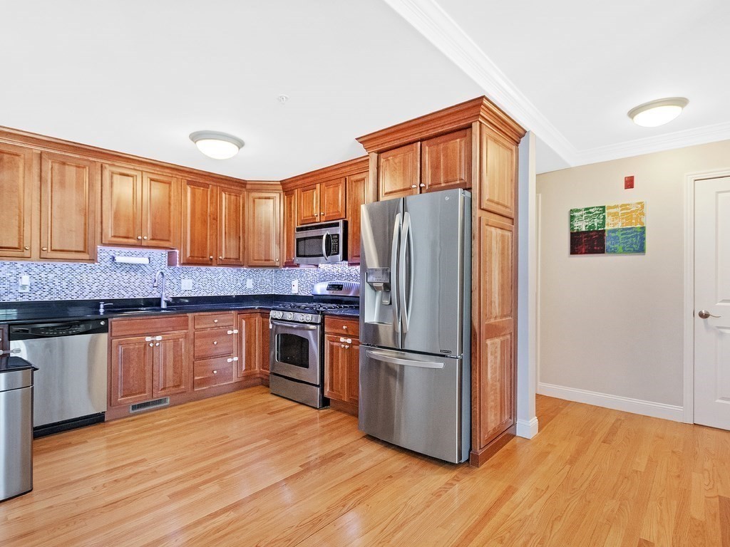 32 Common Street, Unit 23 Waltham, MA 02451 - Photo 8 of 34