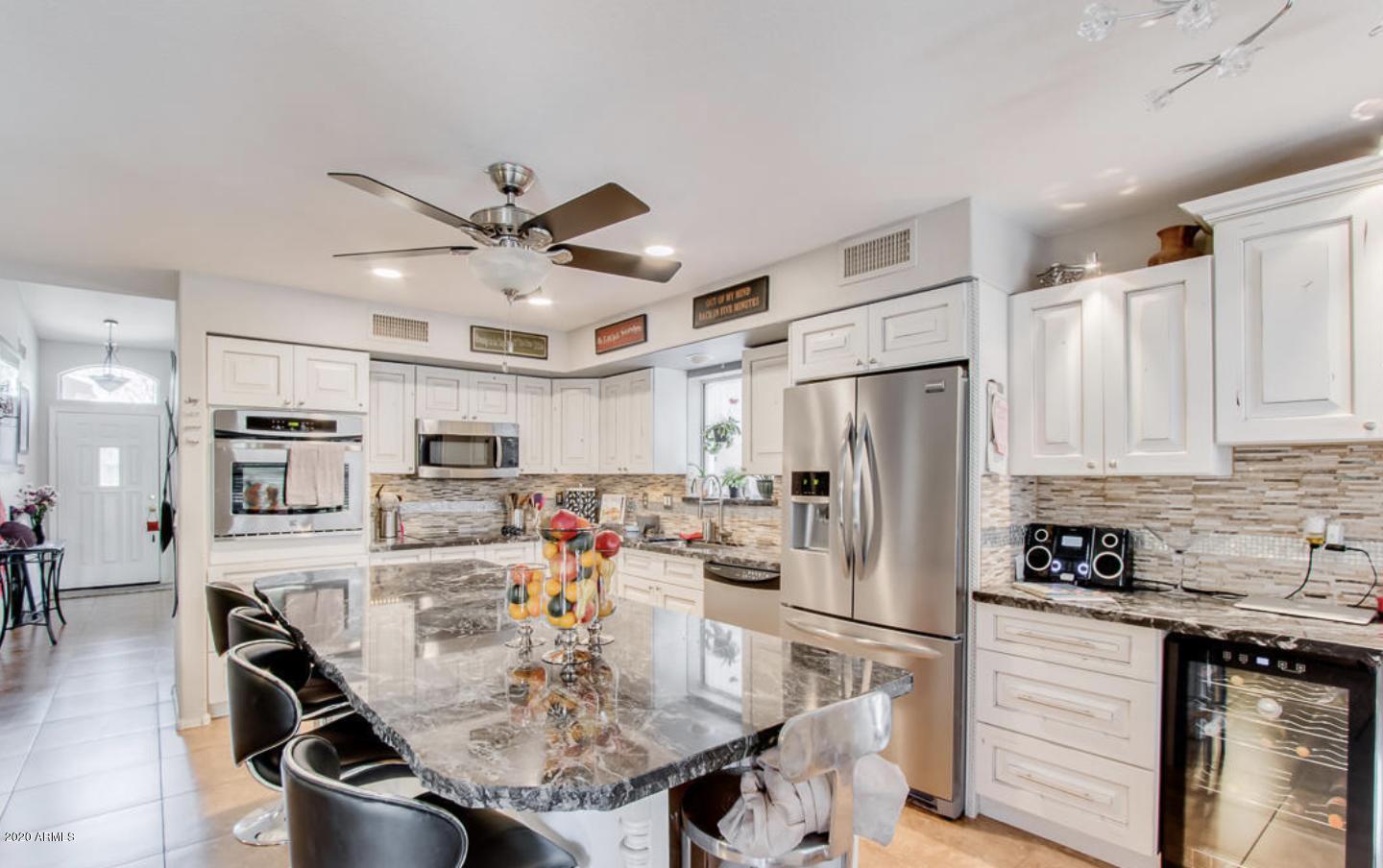 4611 East Swilling Road Phoenix, AZ 85050 - Photo 7 of 15 Kitchen