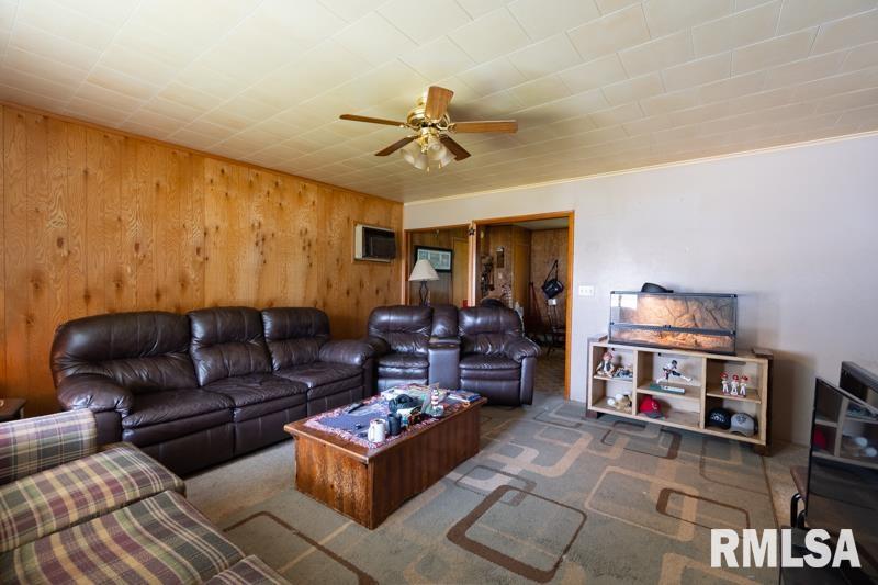 310 Center Street Dunfermline, IL 61524 - Photo 3 of 15