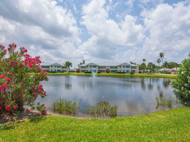 $1,850 | 655 West Lake Jasmine Circle, Unit 207, Vero Beach, FL 32962