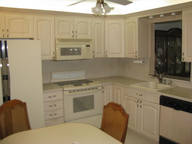 18710 Garbo Terrace, Unit 7 Boca Raton, FL 33496 - Photo 5 of 31 EAT IN KITCHEN