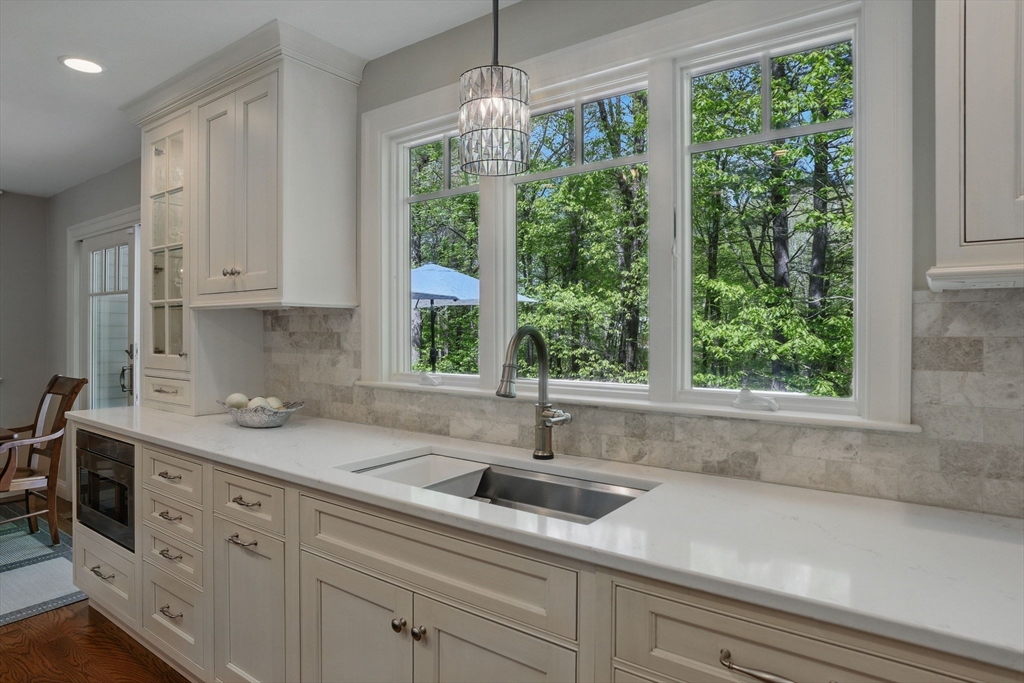 11 Edgehill Road Hopkinton, MA 01748 - Photo 7 of 41 Gallery Image 7