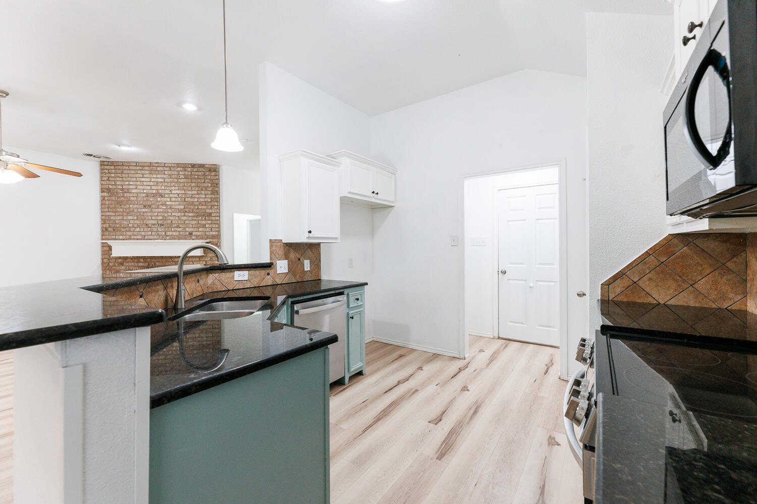 6906 37th Street Lubbock, TX 79407 - Photo 15 of 50 Kitchen