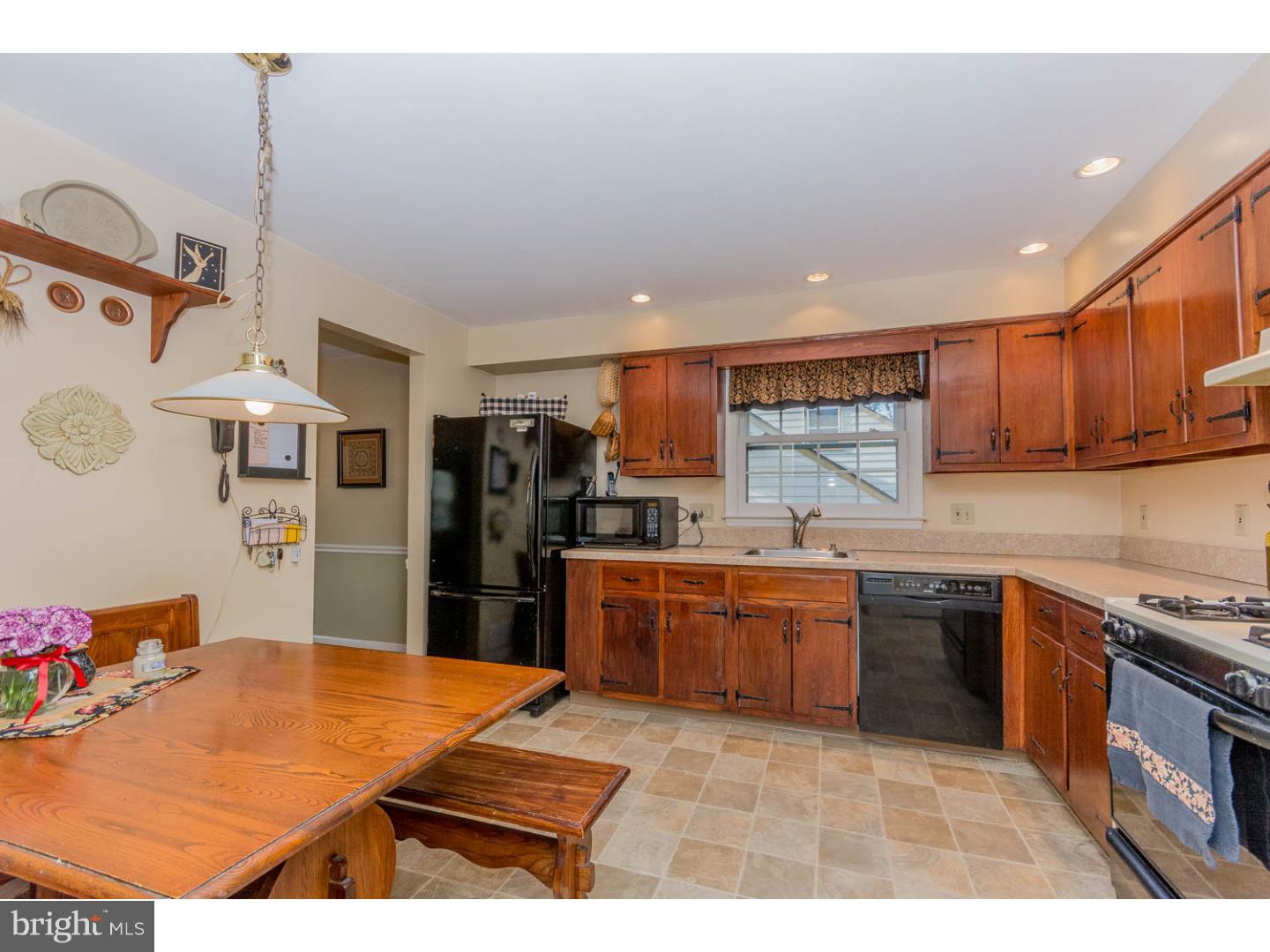 182 Pearl Croft Road Cherry Hill, NJ 08034 - Photo 11 of 25 Gallery Image 11